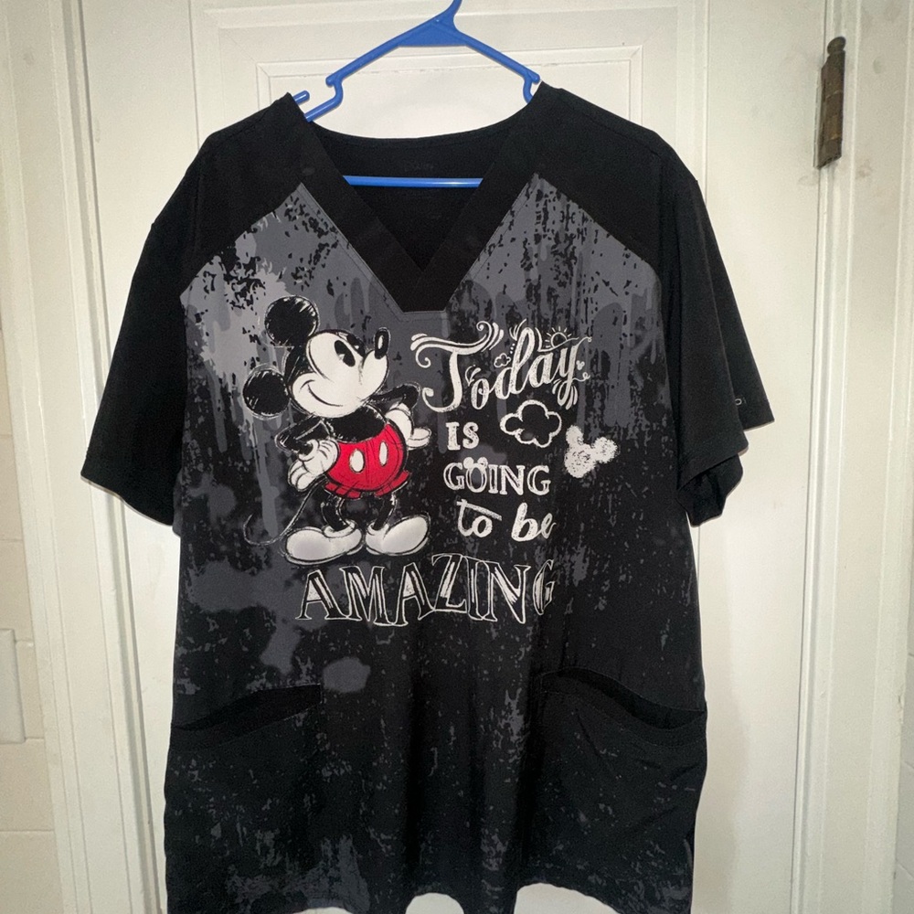 Men’s Disney Mickey Mouse Cherokee Infinity scrub top